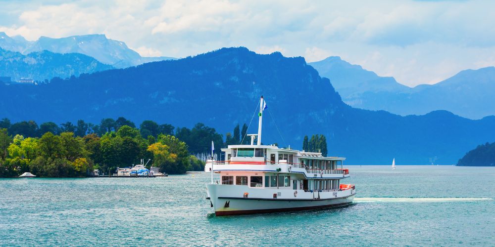 Lake Zurich Boat Tour – A Must-Do Experience